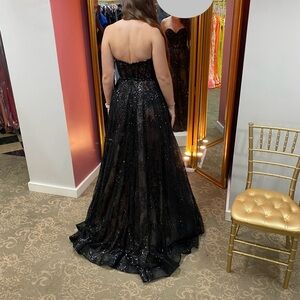 Sherri Hill black sparkly dress, Size 6.never altered
